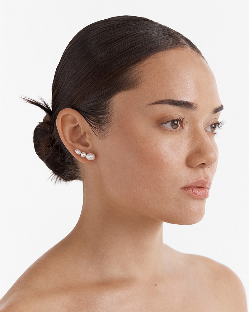 Mila Pearl Stud Earrings