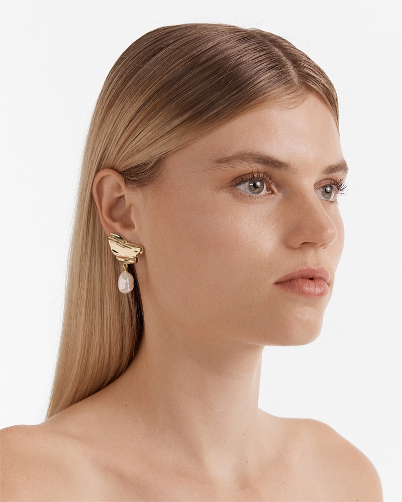 Curtain Call Pearl Earrings